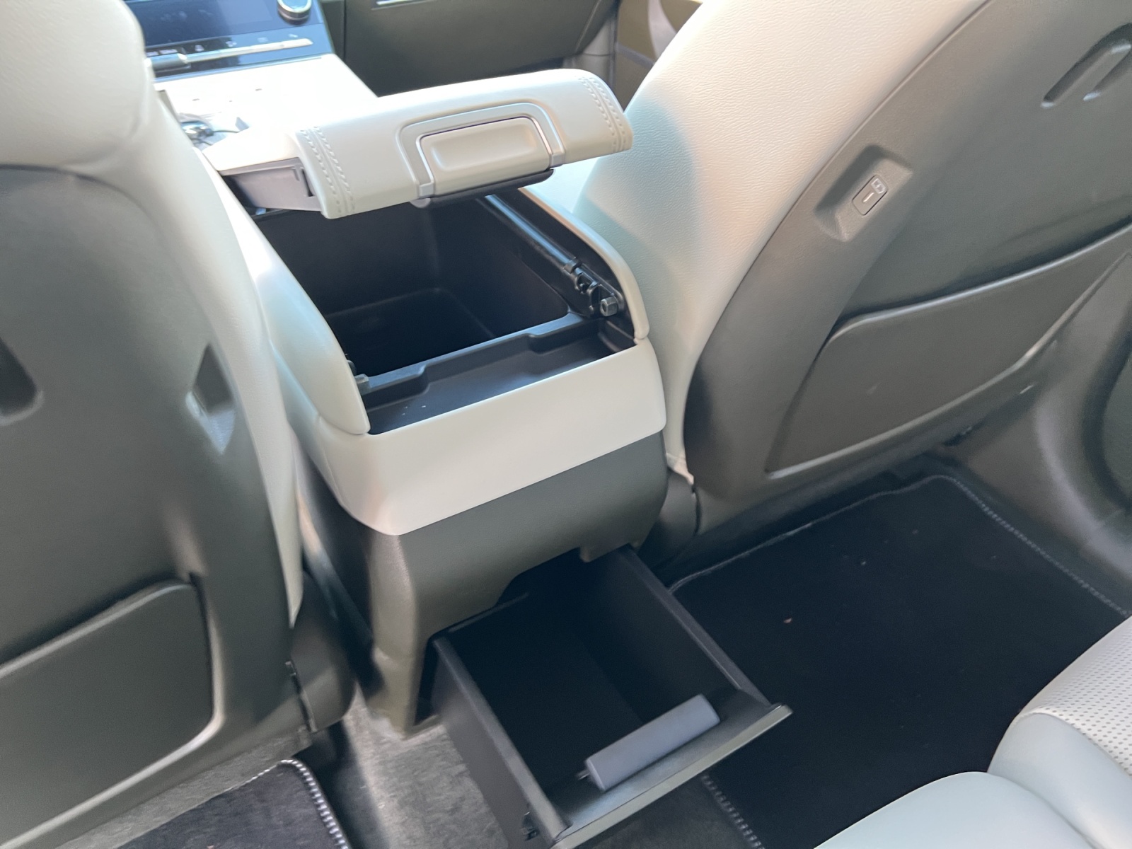 HYUNDAI Santa Fe 1.6 T-GDi PHEV Vertex 4WD-image-18