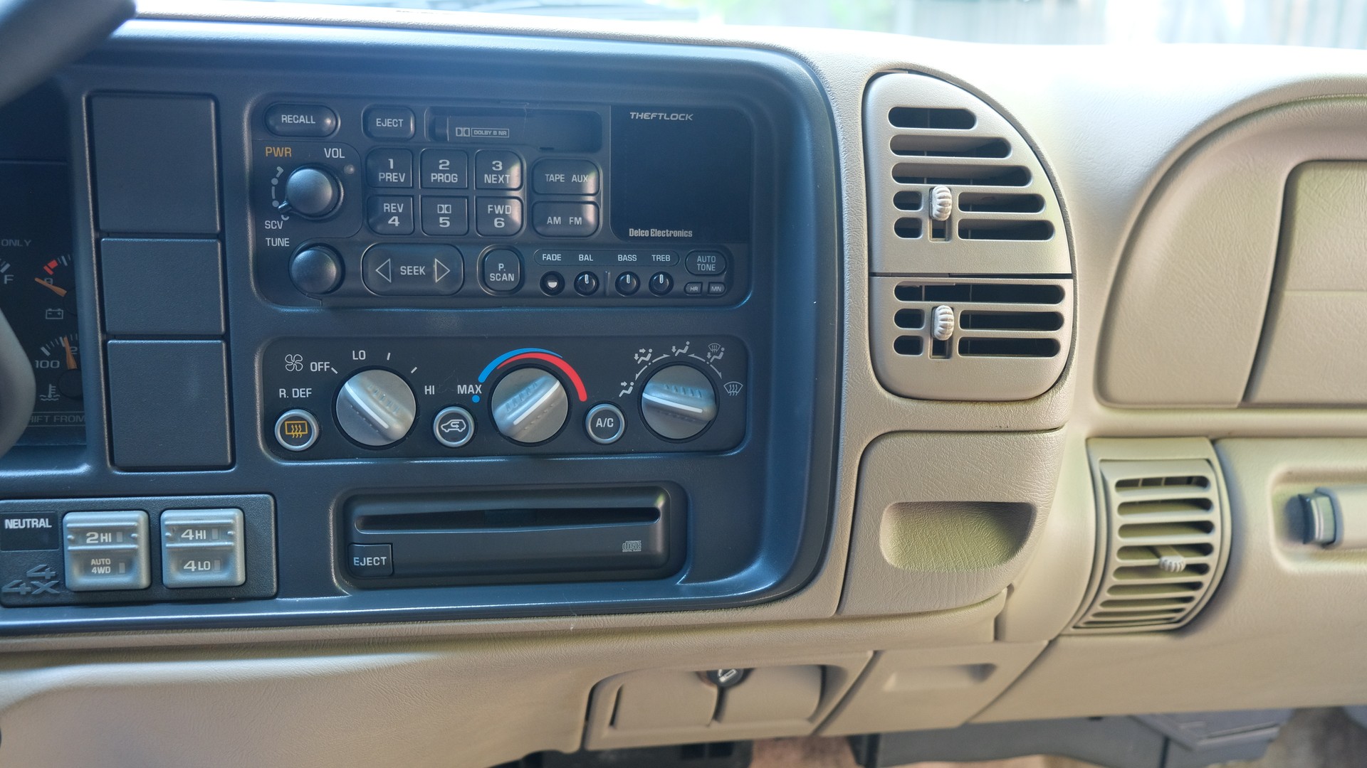 CHEVROLET Suburban 1500 LT ***VENDU***-image-11