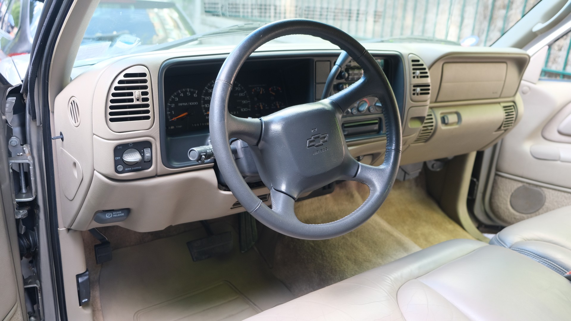 CHEVROLET Suburban 1500 LT ***VENDU***-image-9
