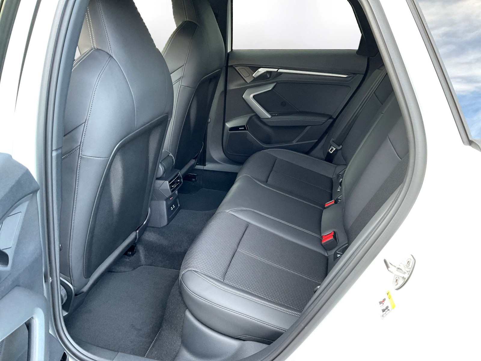 AUDI A3 allstreet 35 TFSI Attraction S-tronic-image-9