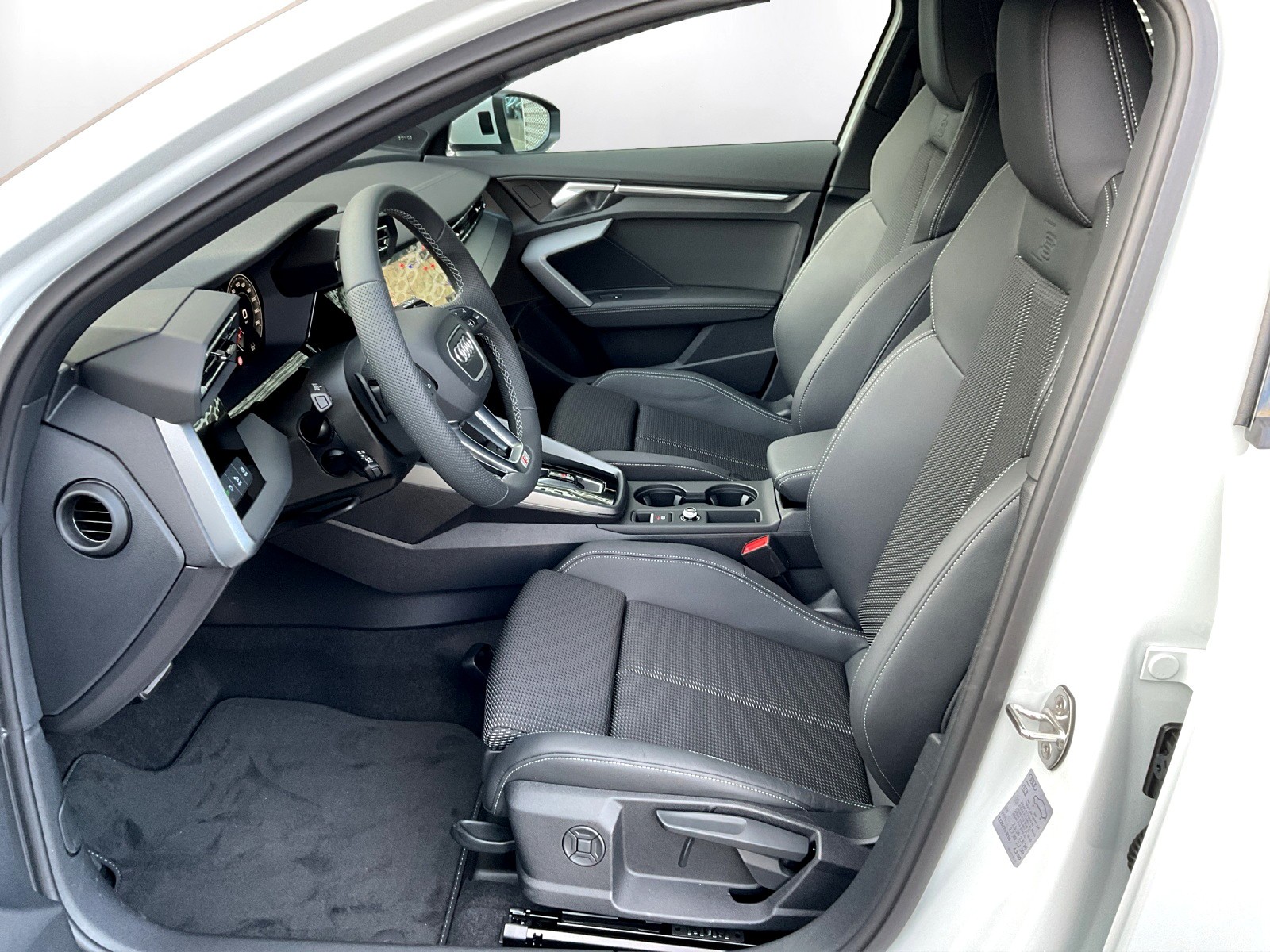 AUDI A3 allstreet 35 TFSI Attraction S-tronic-image-8