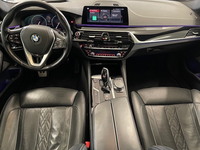 BMW 540i xDrive Touring M Sport-image-5