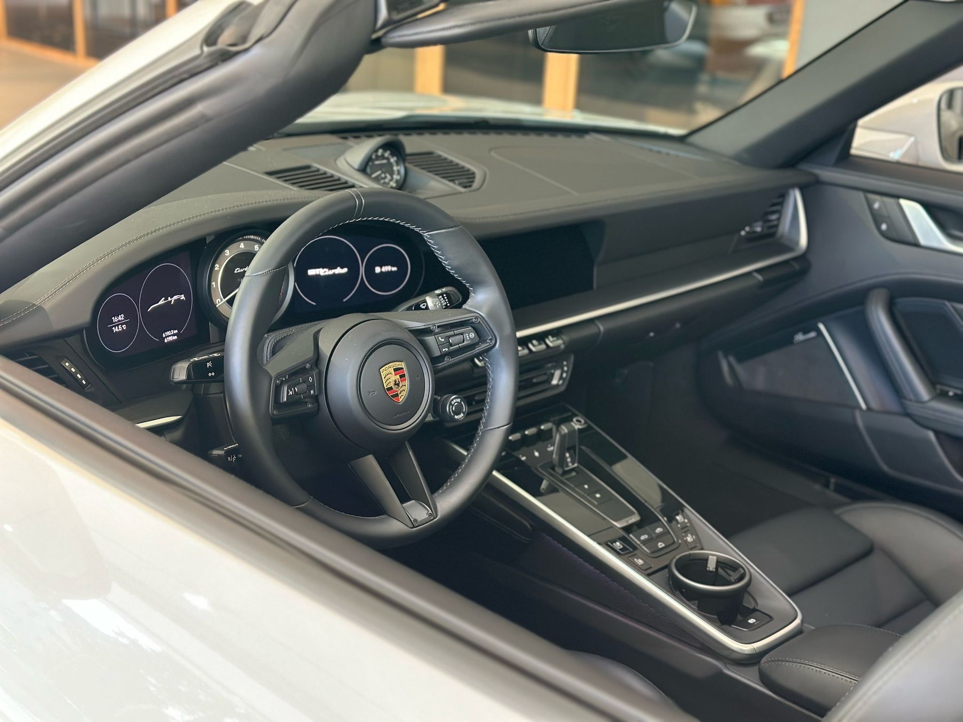 PORSCHE 911 Turbo Cabriolet PDK-image-6