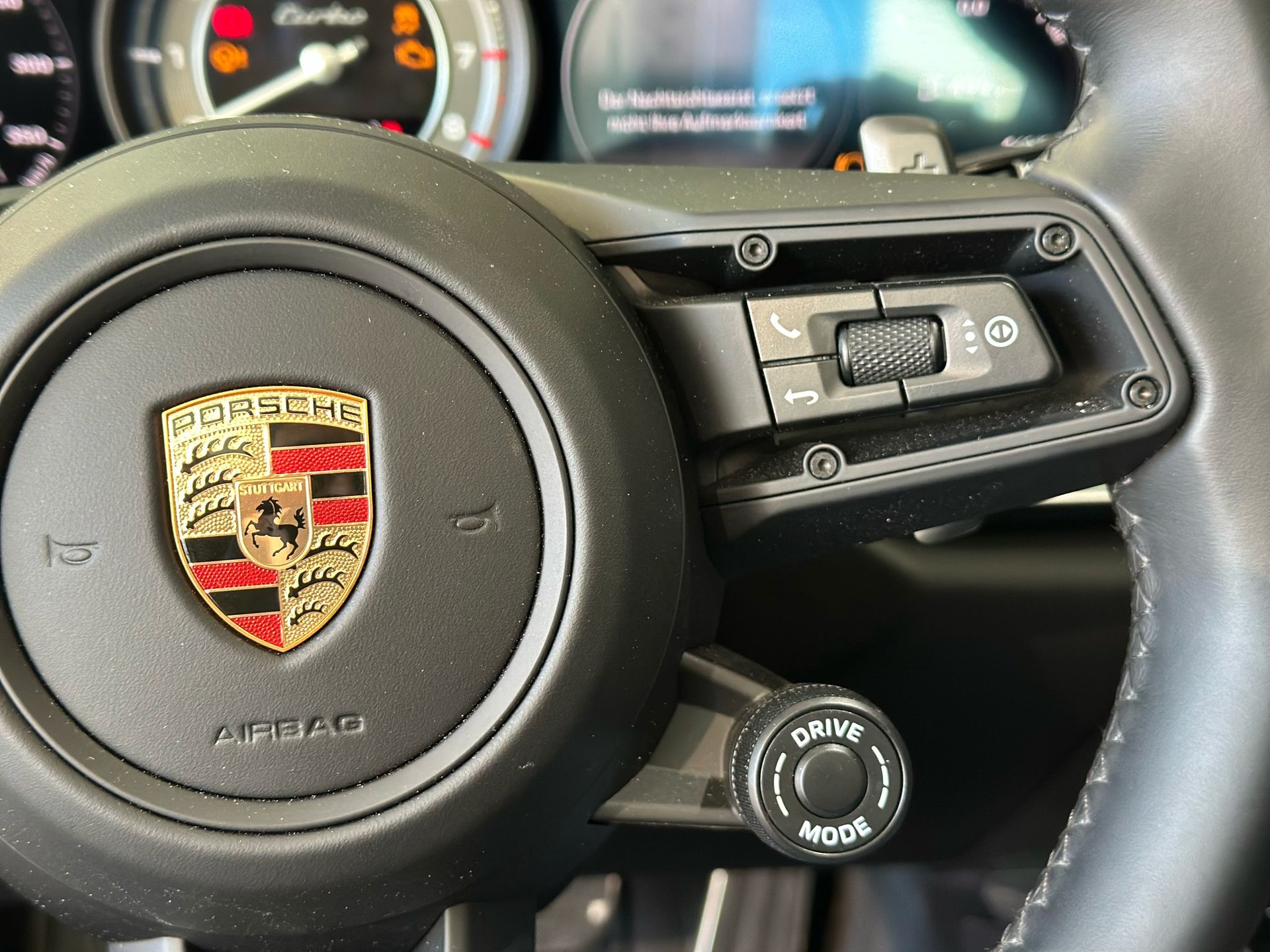 PORSCHE 911 Turbo Cabriolet PDK-image-12