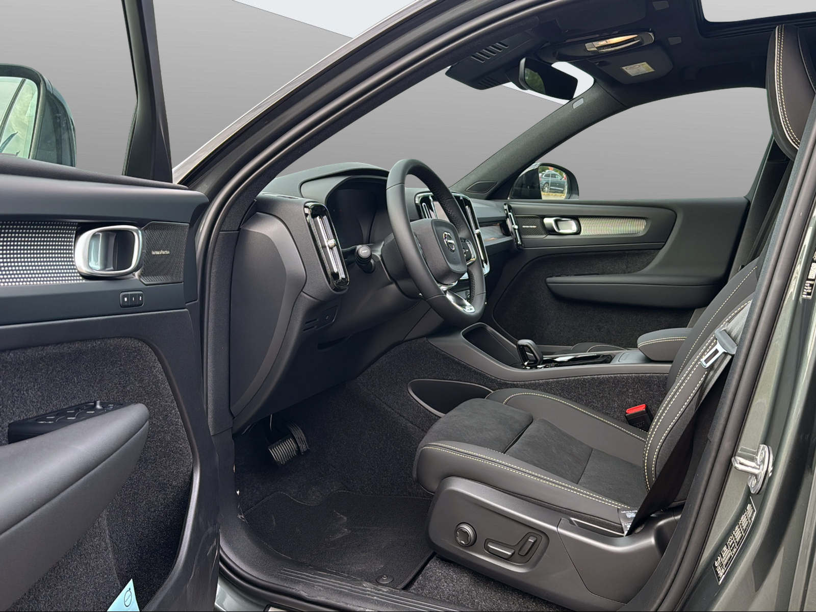 VOLVO EX40 Twin Performance Ultra AWD-image-9