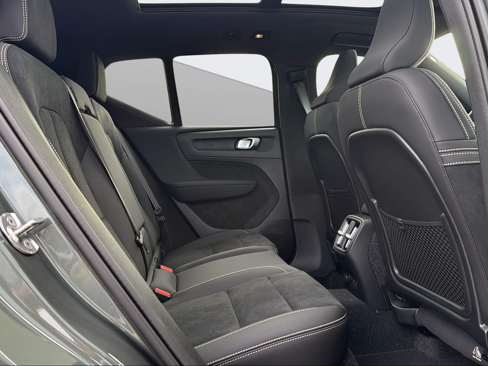 VOLVO EX40 Twin Performance Ultra AWD-image-10
