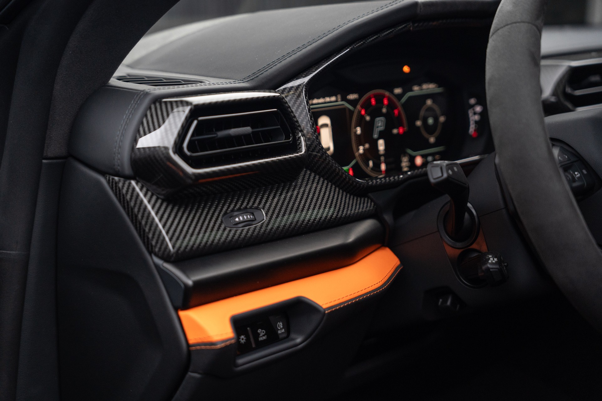 LAMBORGHINI URUS SE-image-8