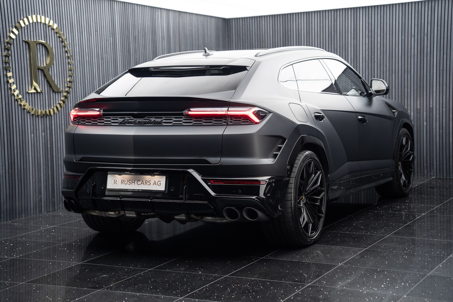 LAMBORGHINI URUS SE-image-2