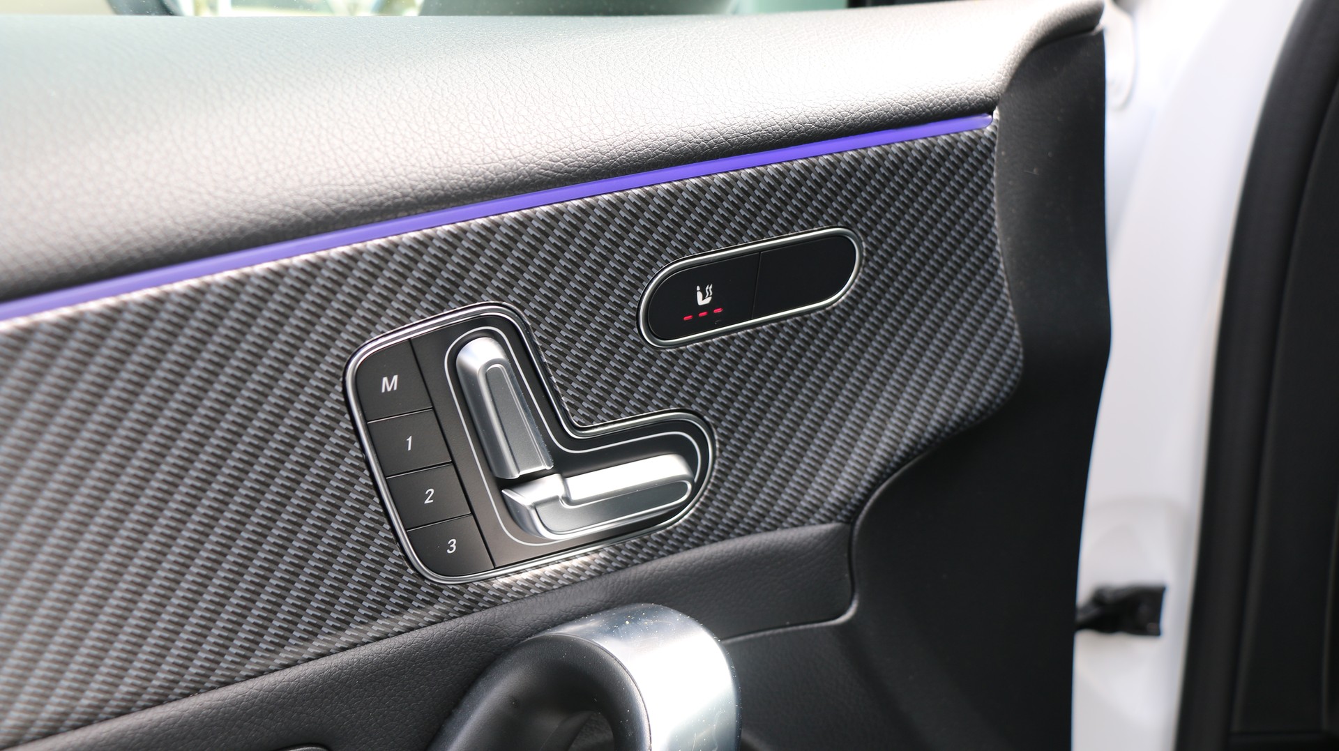 MERCEDES-BENZ A 250 e EQ Star 8G-DCT-image-12