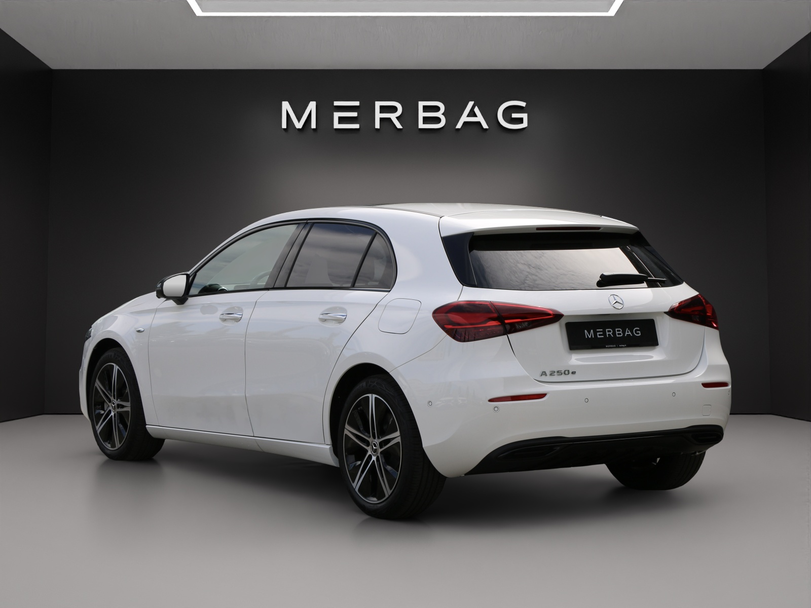 MERCEDES-BENZ A 250 e EQ Star 8G-DCT-image-2