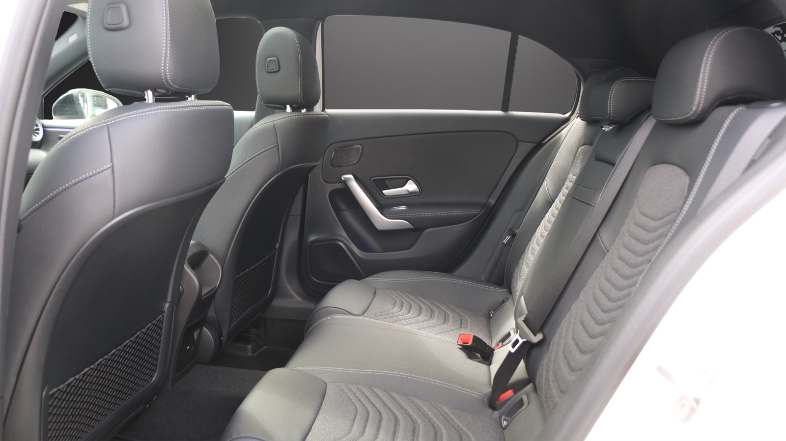 MERCEDES-BENZ A 250 e EQ Star 8G-DCT-image-9