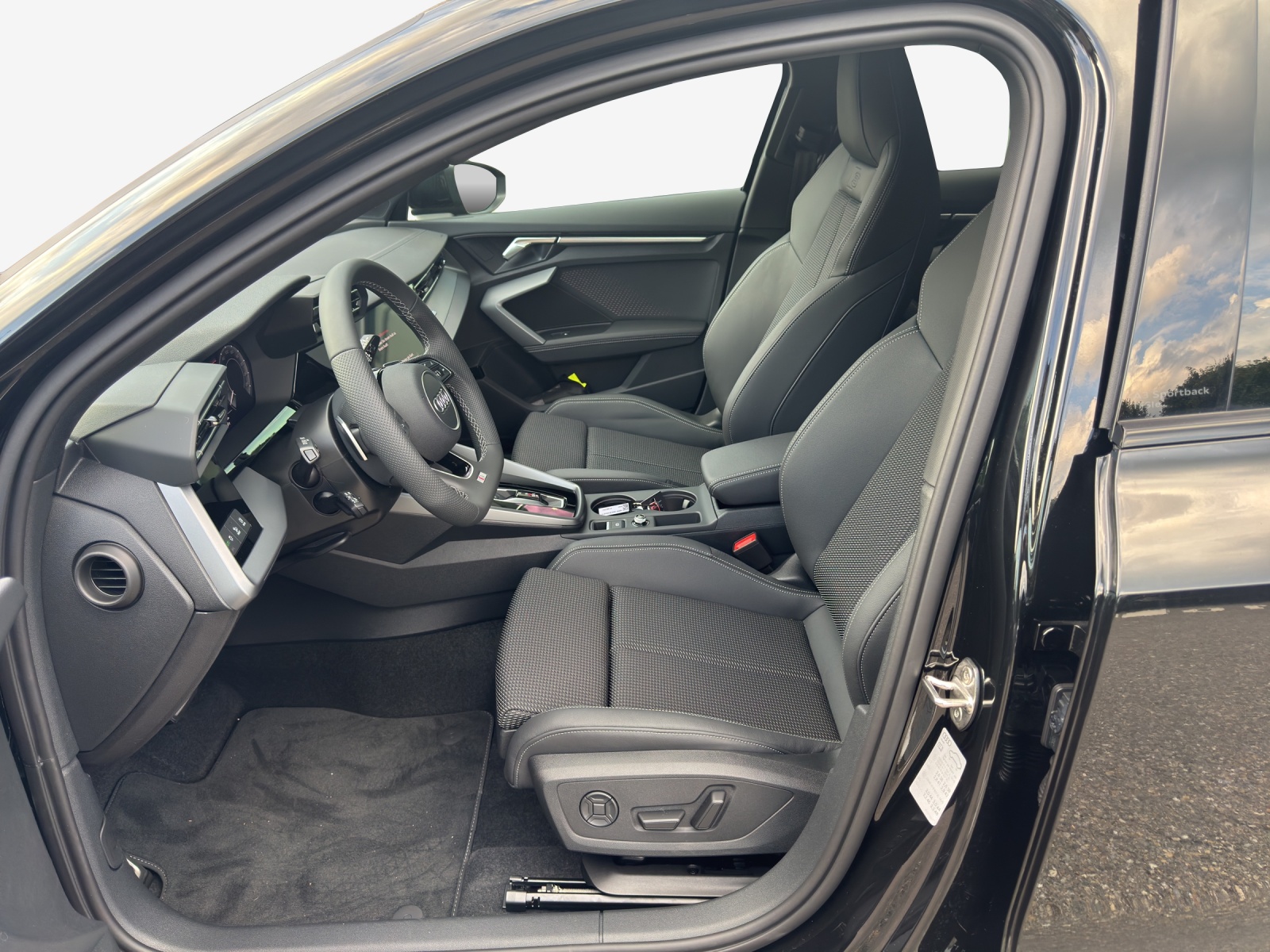 AUDI A3 Sportback 45 TFSI e S line Attraction S-tronic-image-7