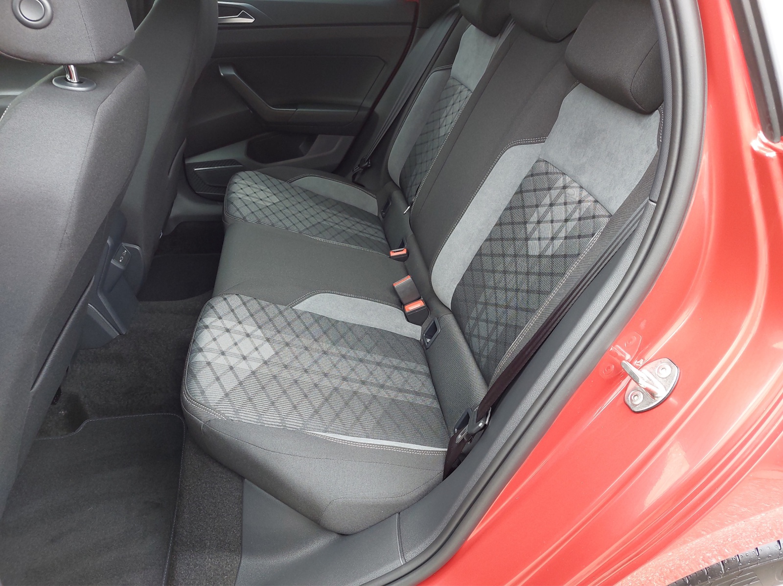 VW Polo 1.0 TSI R-Line DSG-image-11