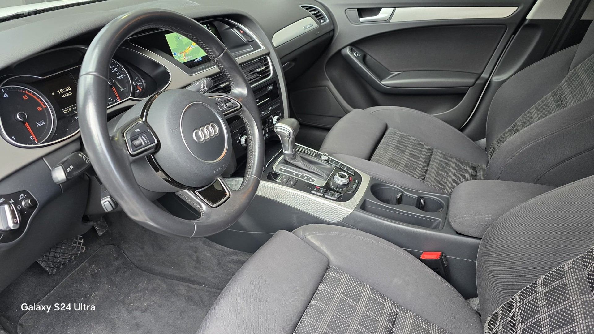 AUDI A4 Avant 3.0 TDI clean diesel quattro s-tronic-image-10