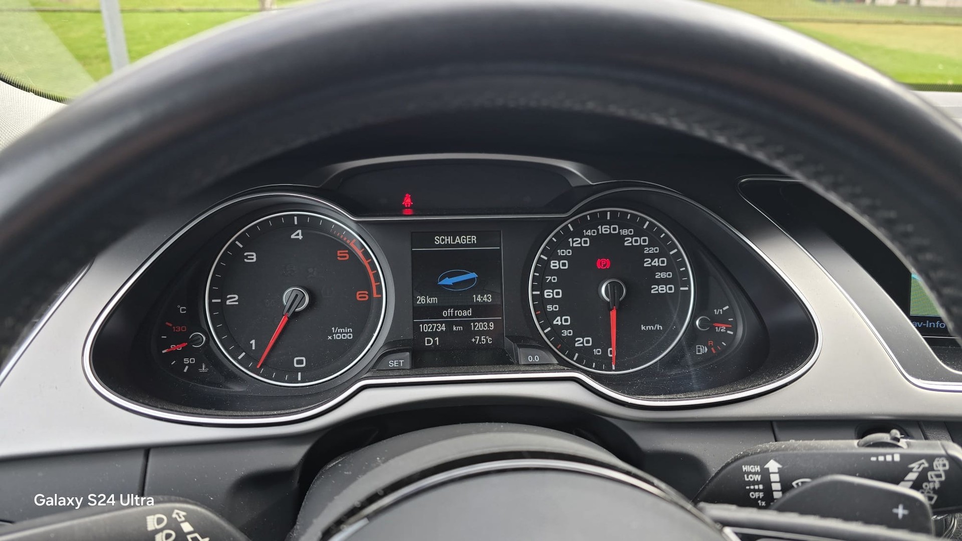 AUDI A4 Avant 3.0 TDI clean diesel quattro s-tronic-image-7