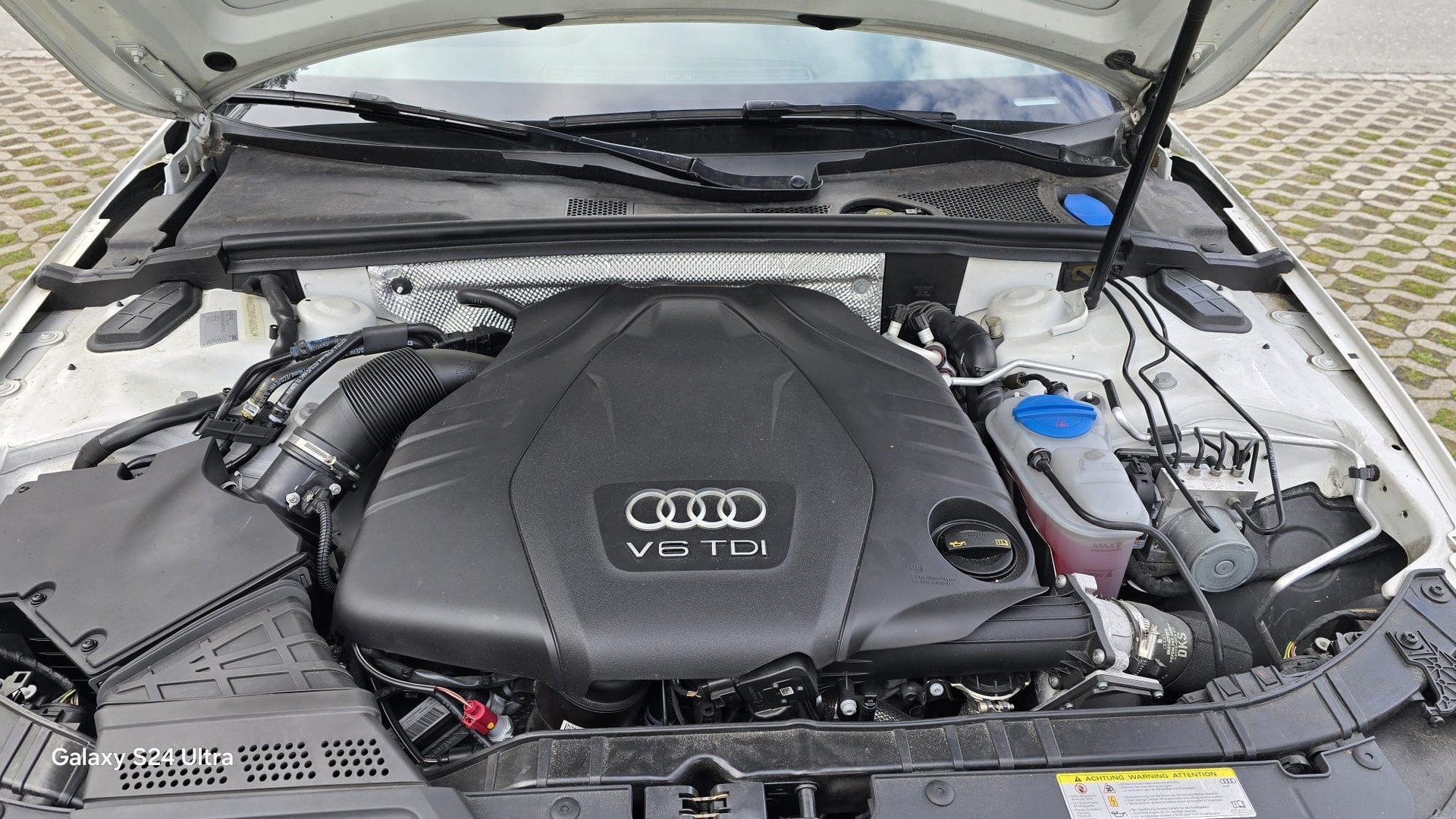 AUDI A4 Avant 3.0 TDI clean diesel quattro s-tronic-image-6