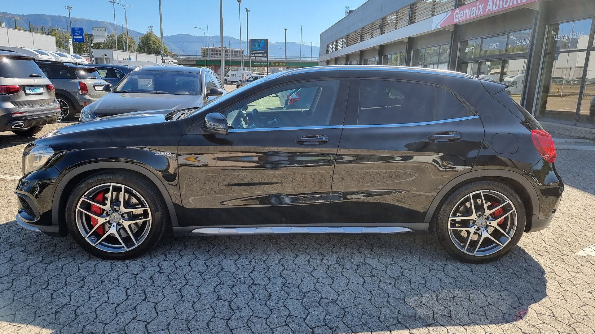 MERCEDES-BENZ GLA 45 AMG 4Matic 7G-DCT-showroom-element-1