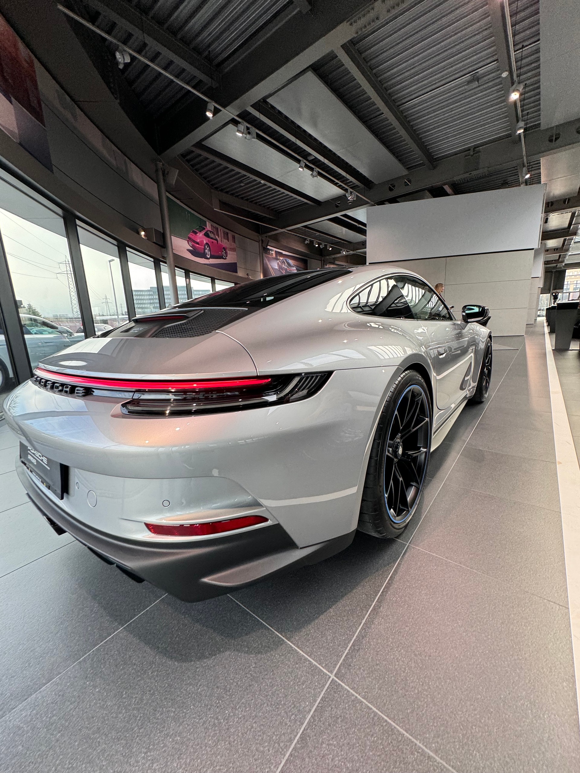 PORSCHE 911 GT3-image-3