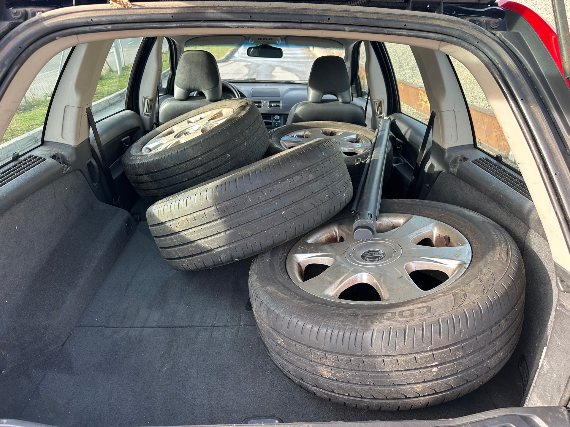 VOLVO XC90 3.2 AWD Kinetic Geartronic-image-9