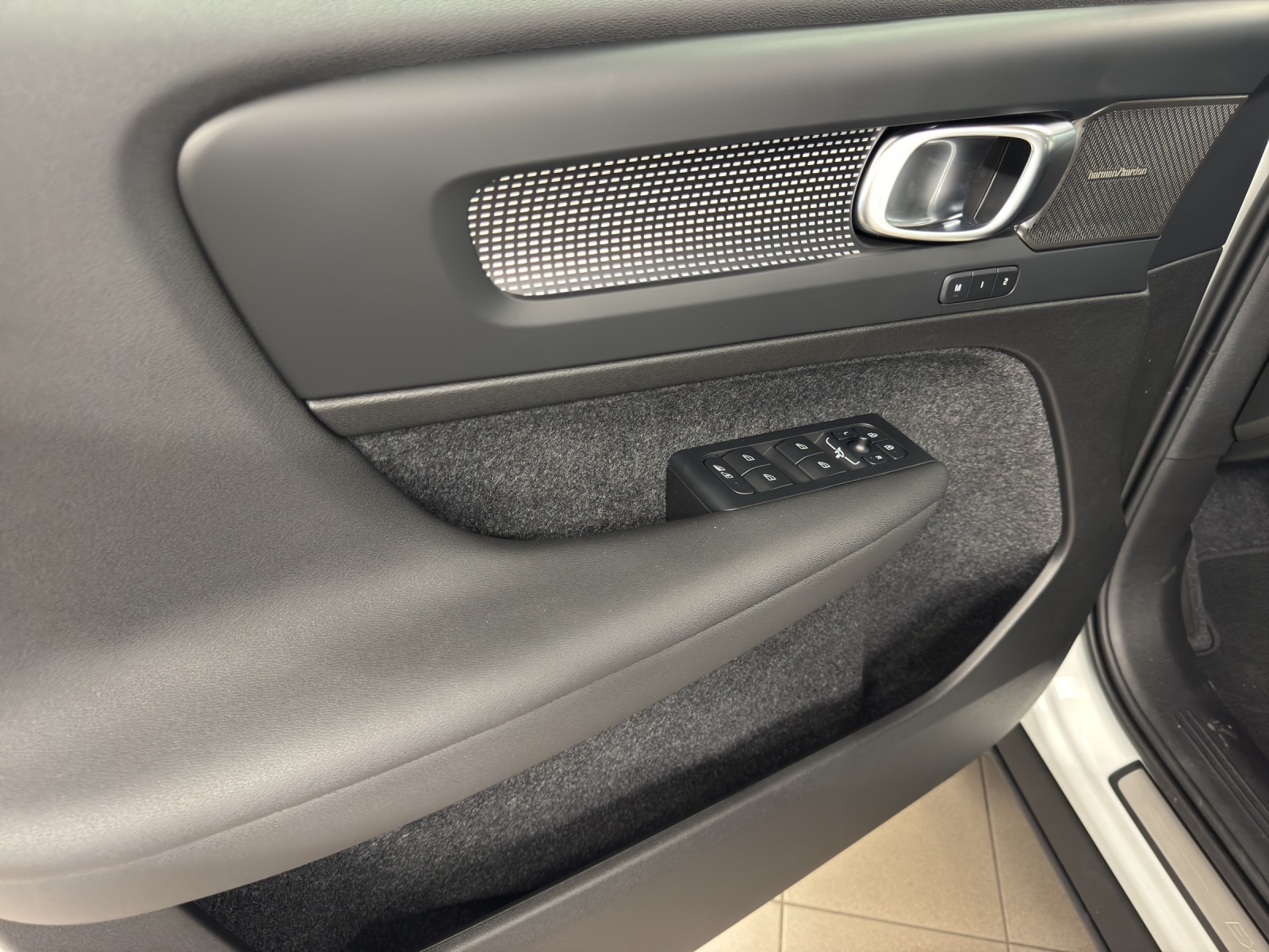 VOLVO EX40 Twin Plus AWD-image-9