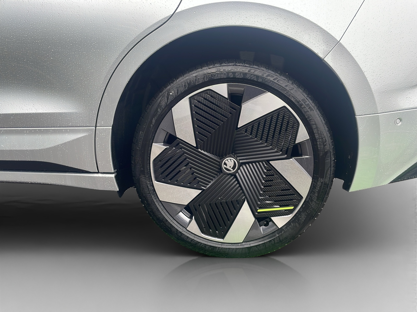 SKODA Enyaq 4x4 RS-image-13