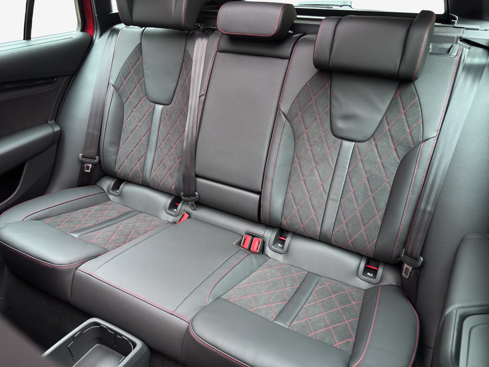 SKODA Octavia Combi 2.0 TSI DSG RS-image-9