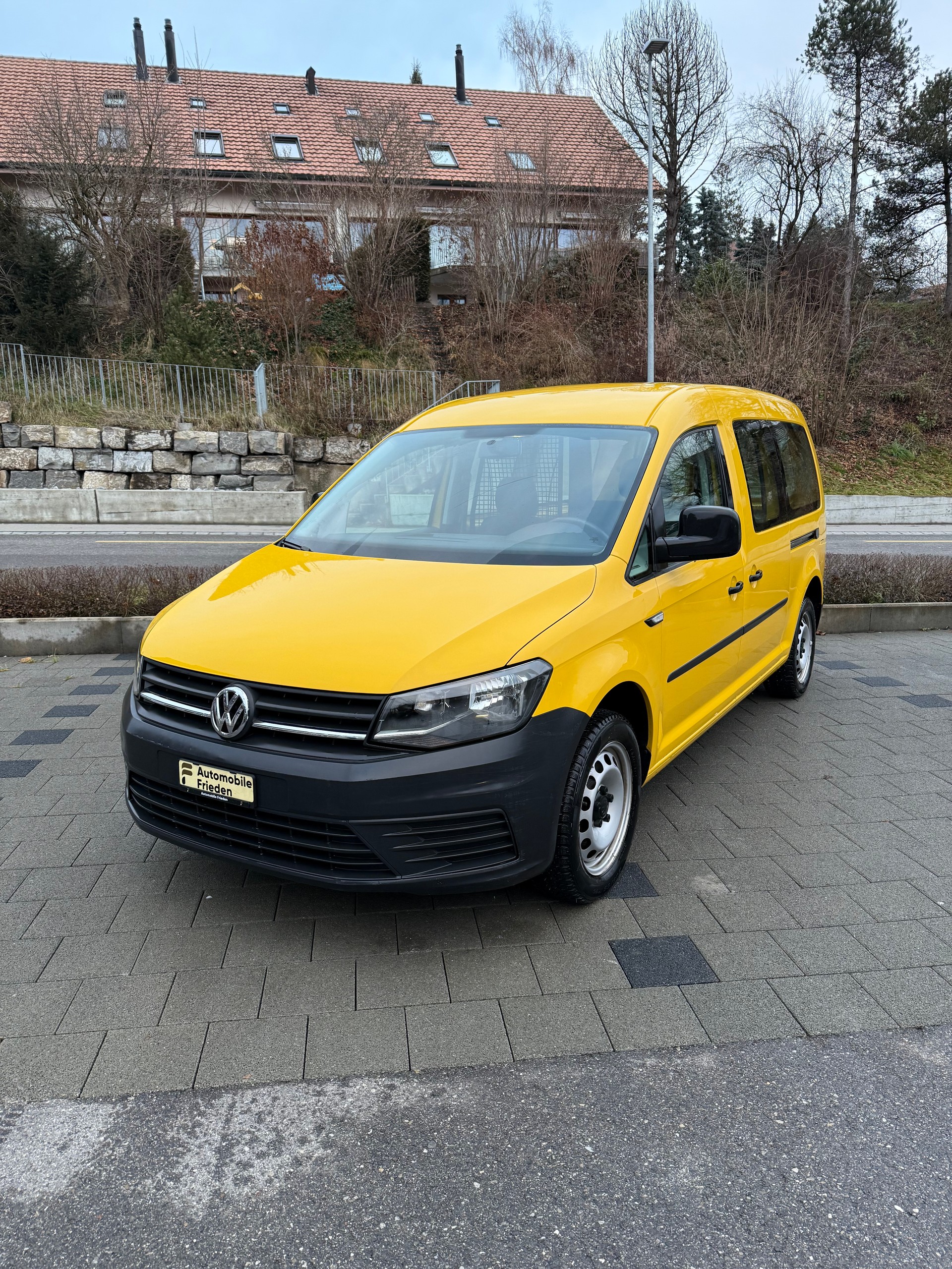 VW Caddy Maxi 1.4TSI BlueMotion Technology-image-0