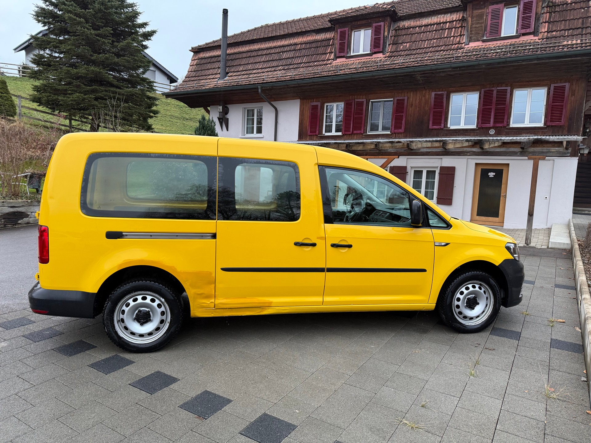 VW Caddy Maxi 1.4TSI BlueMotion Technology-image-6