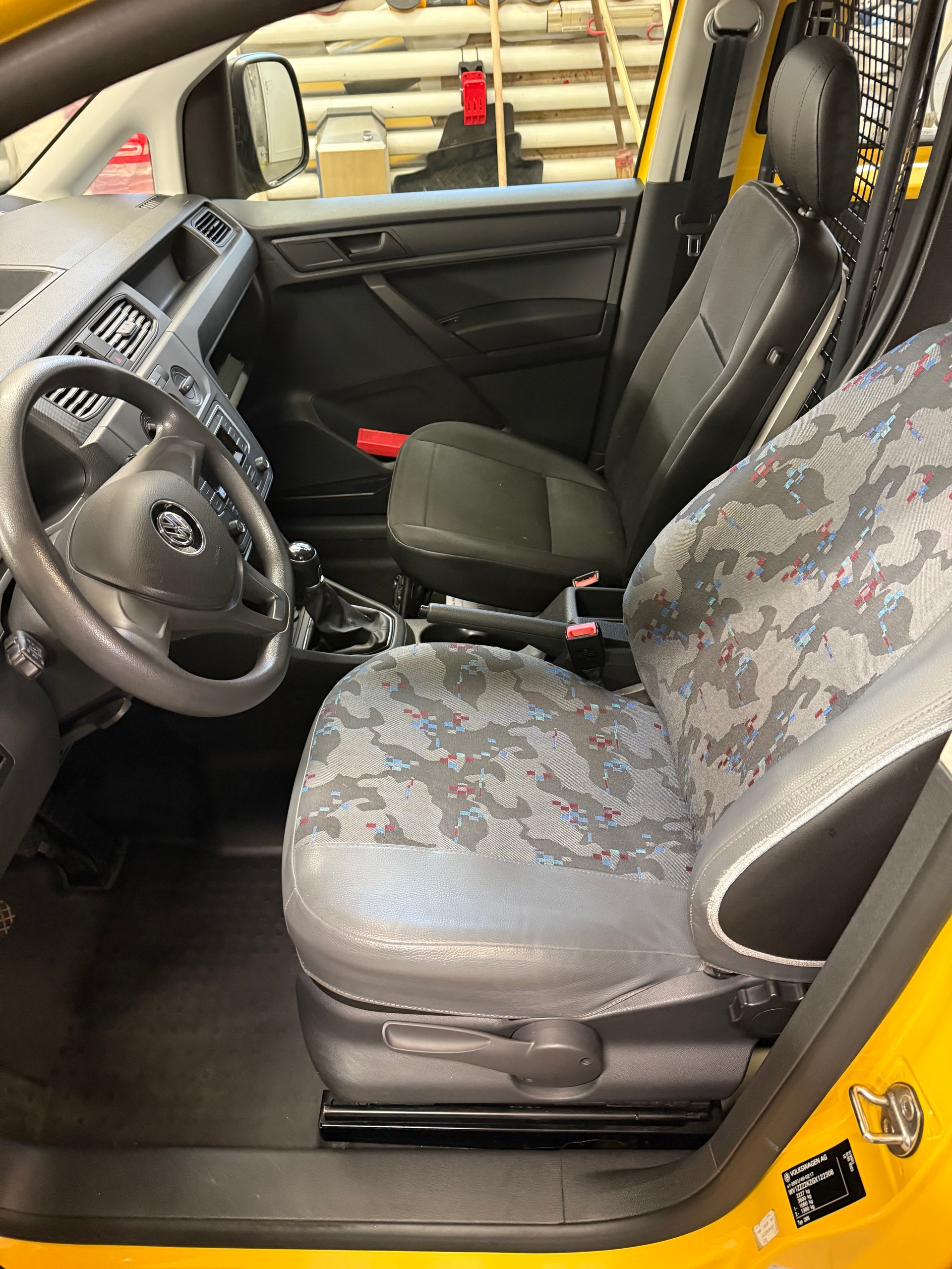 VW Caddy Maxi 1.4TSI BlueMotion Technology-image-12