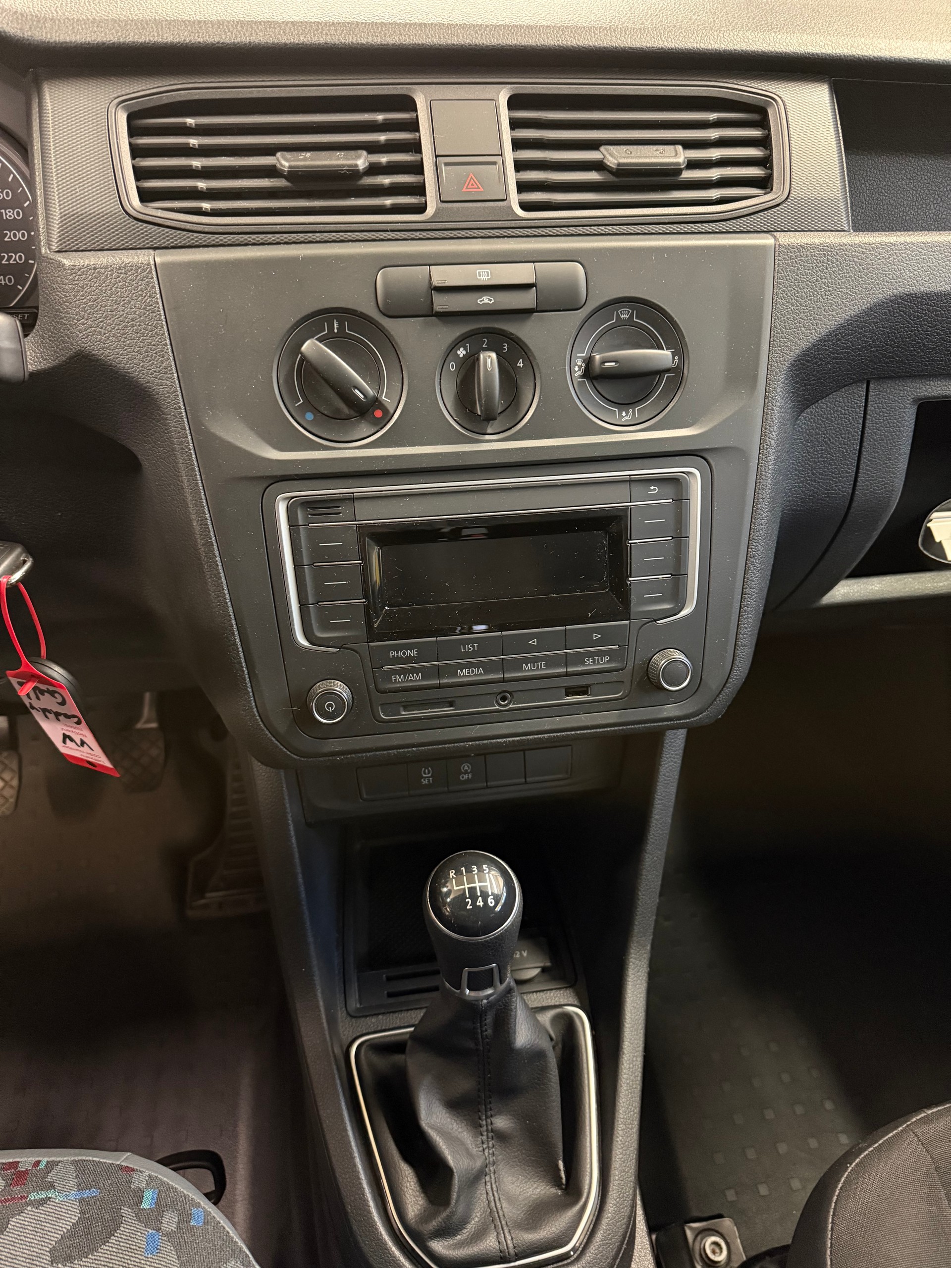 VW Caddy Maxi 1.4TSI BlueMotion Technology-image-13