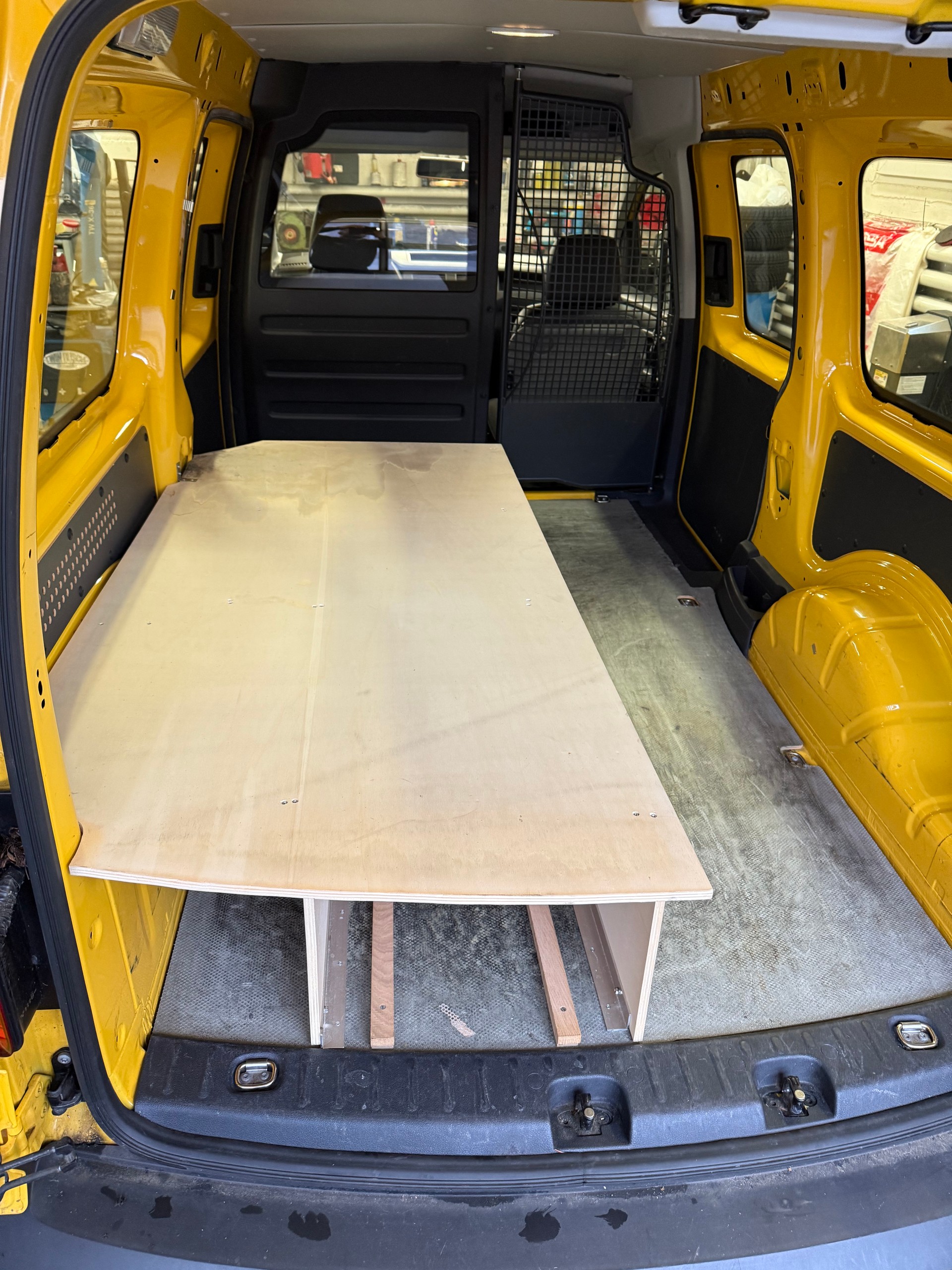 VW Caddy Maxi 1.4TSI BlueMotion Technology-image-9