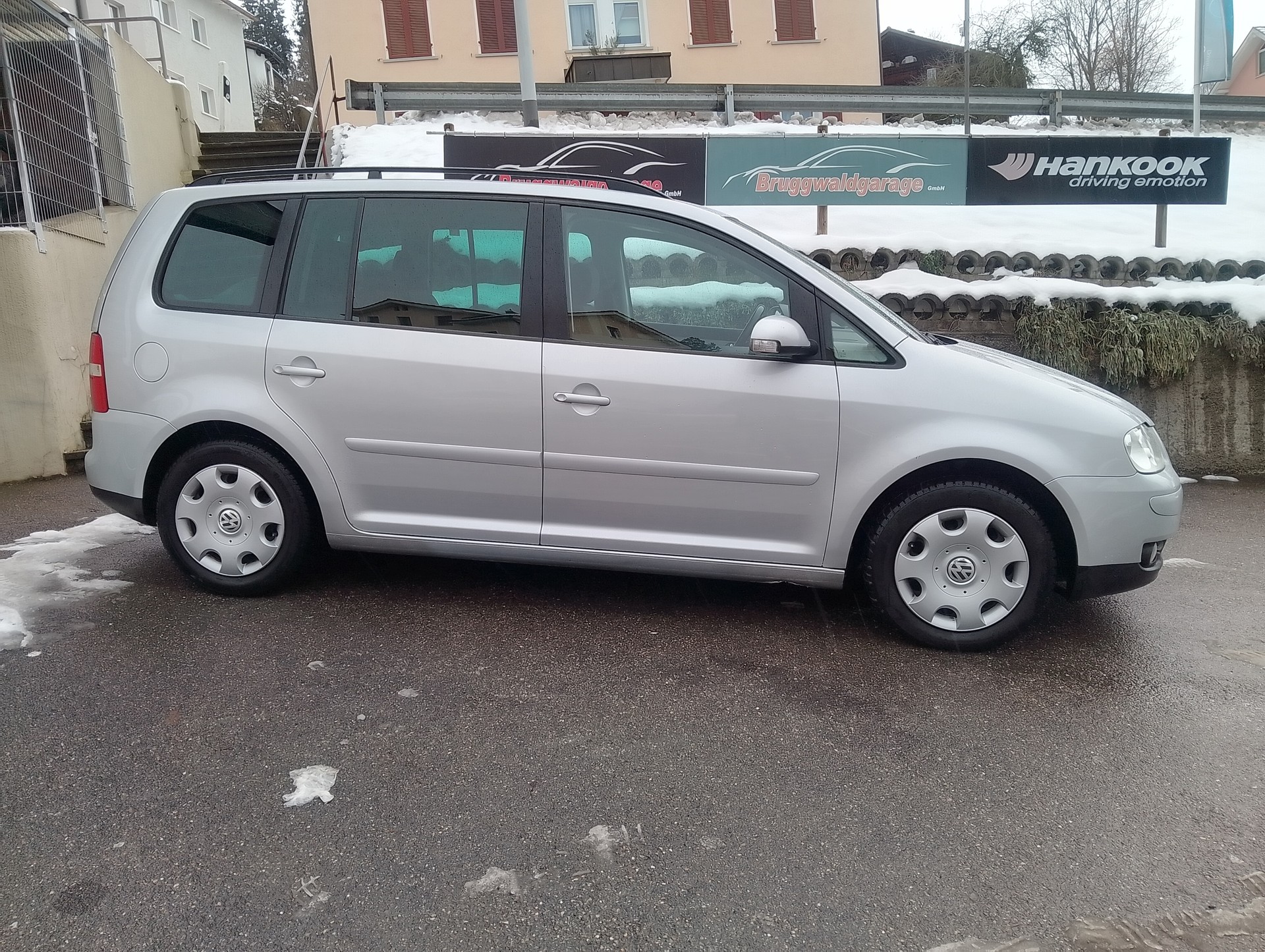 VW Touran 2.0 FSI Trendline-image-4