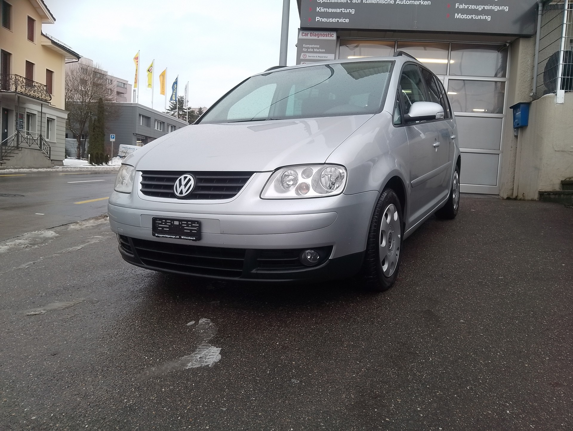 VW Touran 2.0 FSI Trendline-image-2