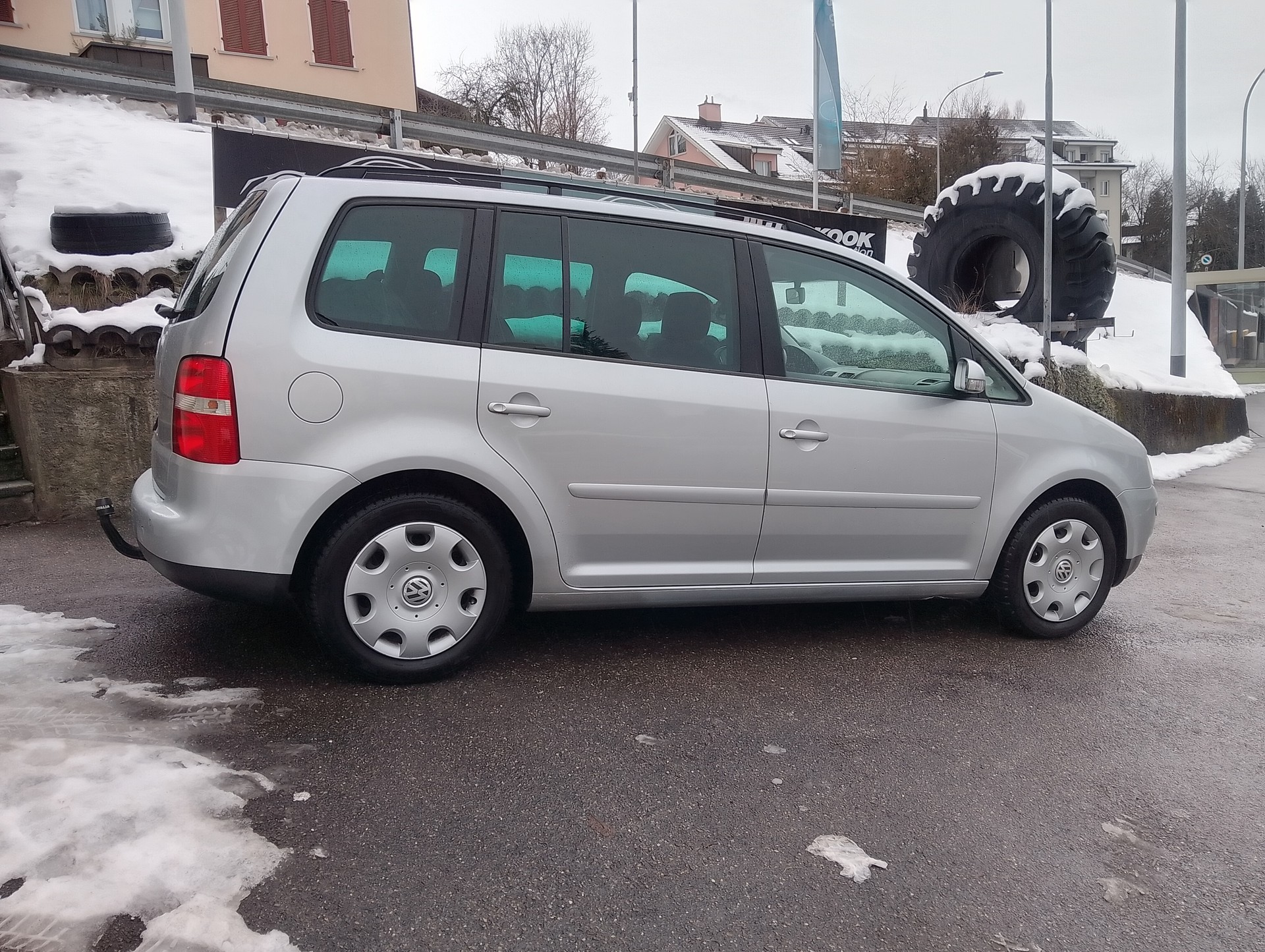 VW Touran 2.0 FSI Trendline-image-6