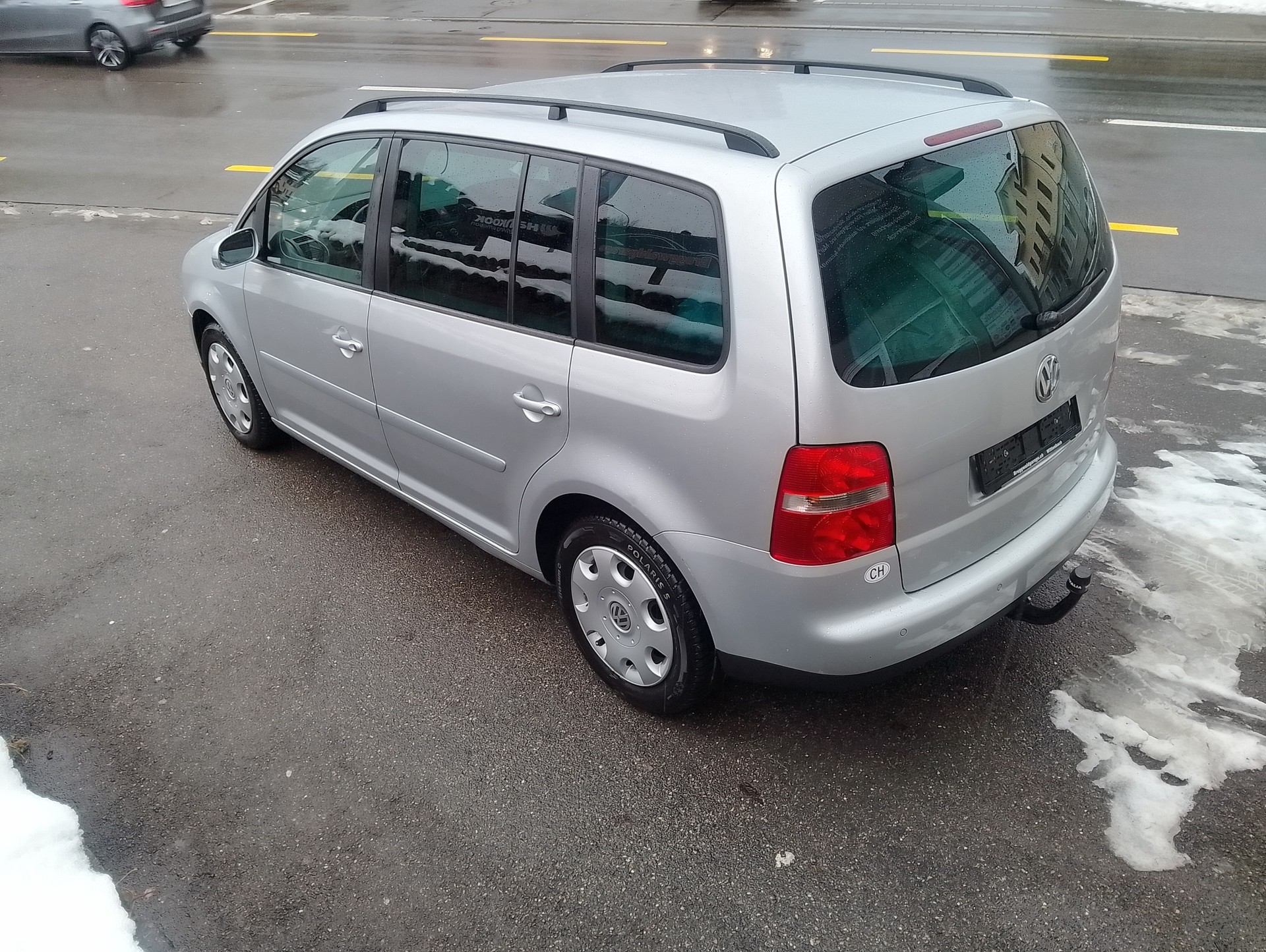 VW Touran 2.0 FSI Trendline-image-11