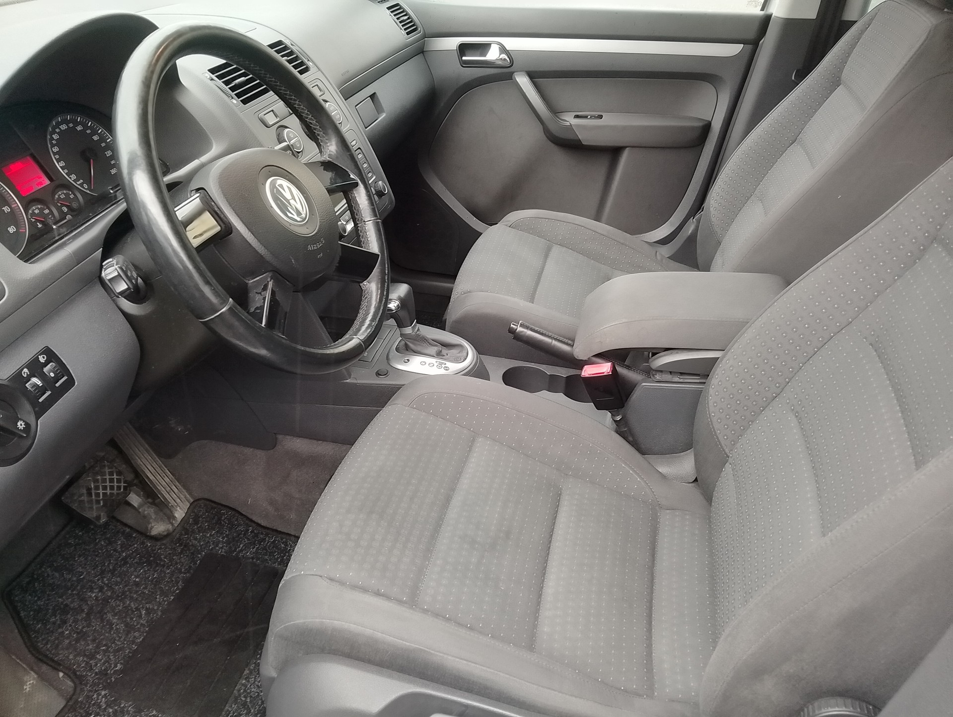 VW Touran 2.0 FSI Trendline-image-12