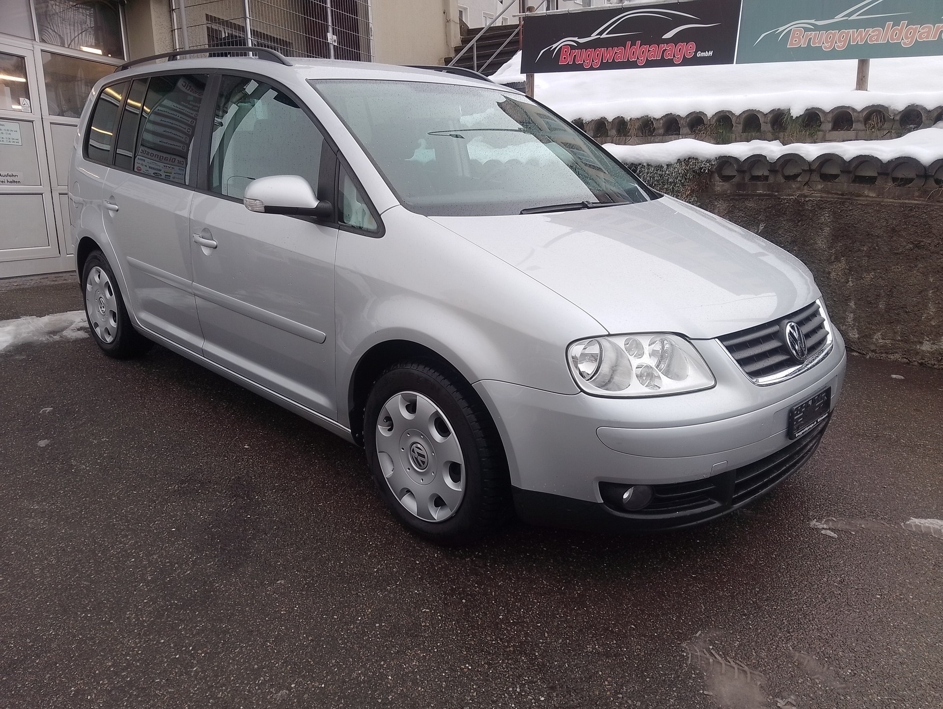 VW Touran 2.0 FSI Trendline-image-3