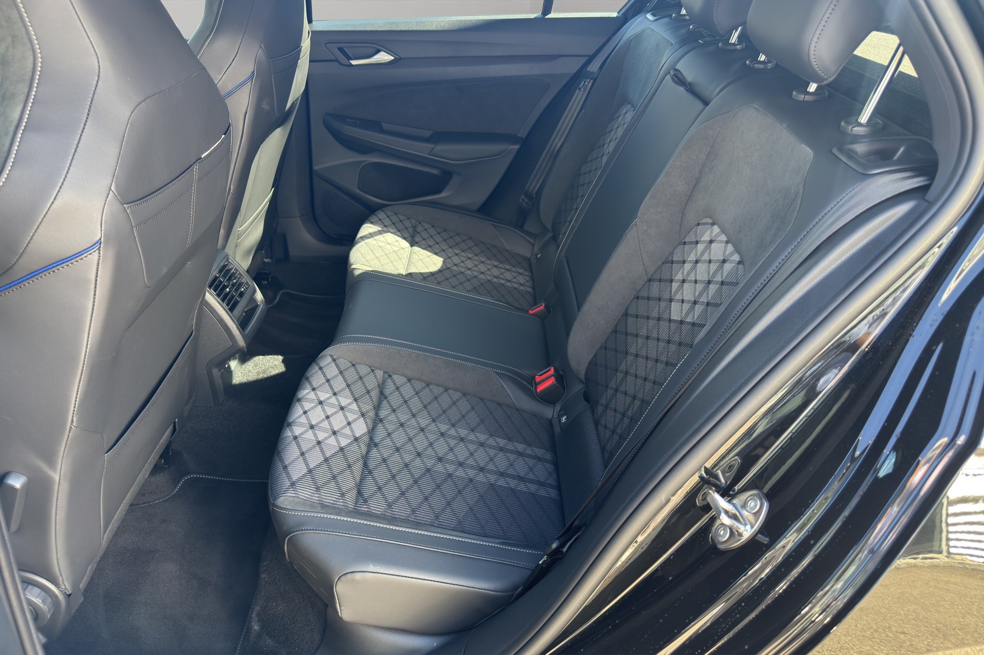 VW Golf 1.5 e TSI mHEV R-Line DSG-image-5