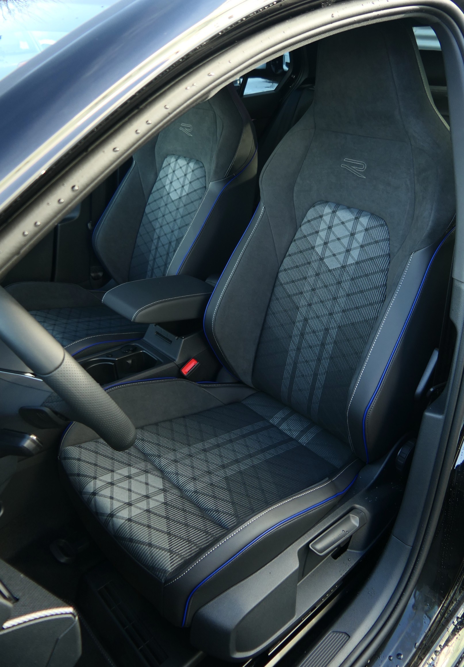 VW Golf 1.5 e TSI mHEV R-Line DSG-image-5