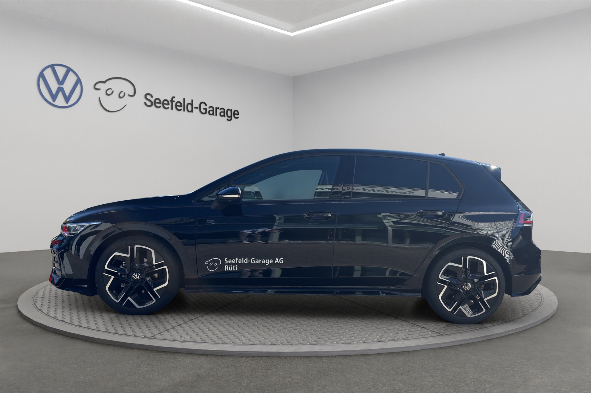VW Golf 1.5 e TSI mHEV R-Line DSG-image-2