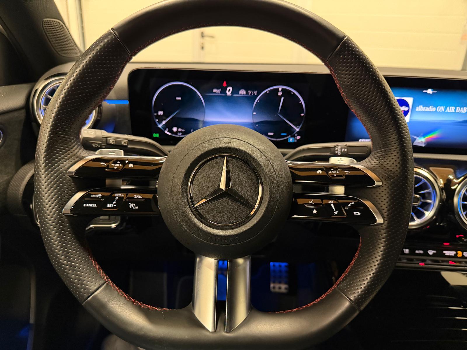 MERCEDES-BENZ A 180 AMG Line-image-27