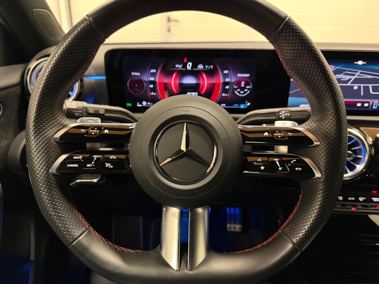MERCEDES-BENZ A 180 AMG Line-image-24