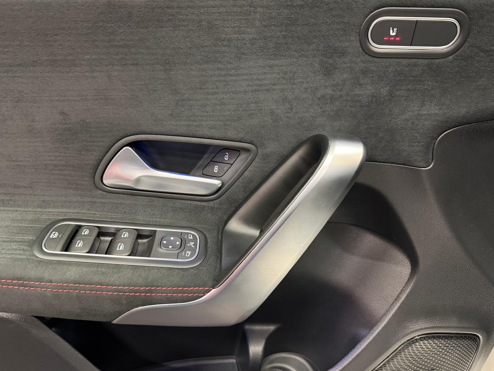 MERCEDES-BENZ A 180 AMG Line-image-14