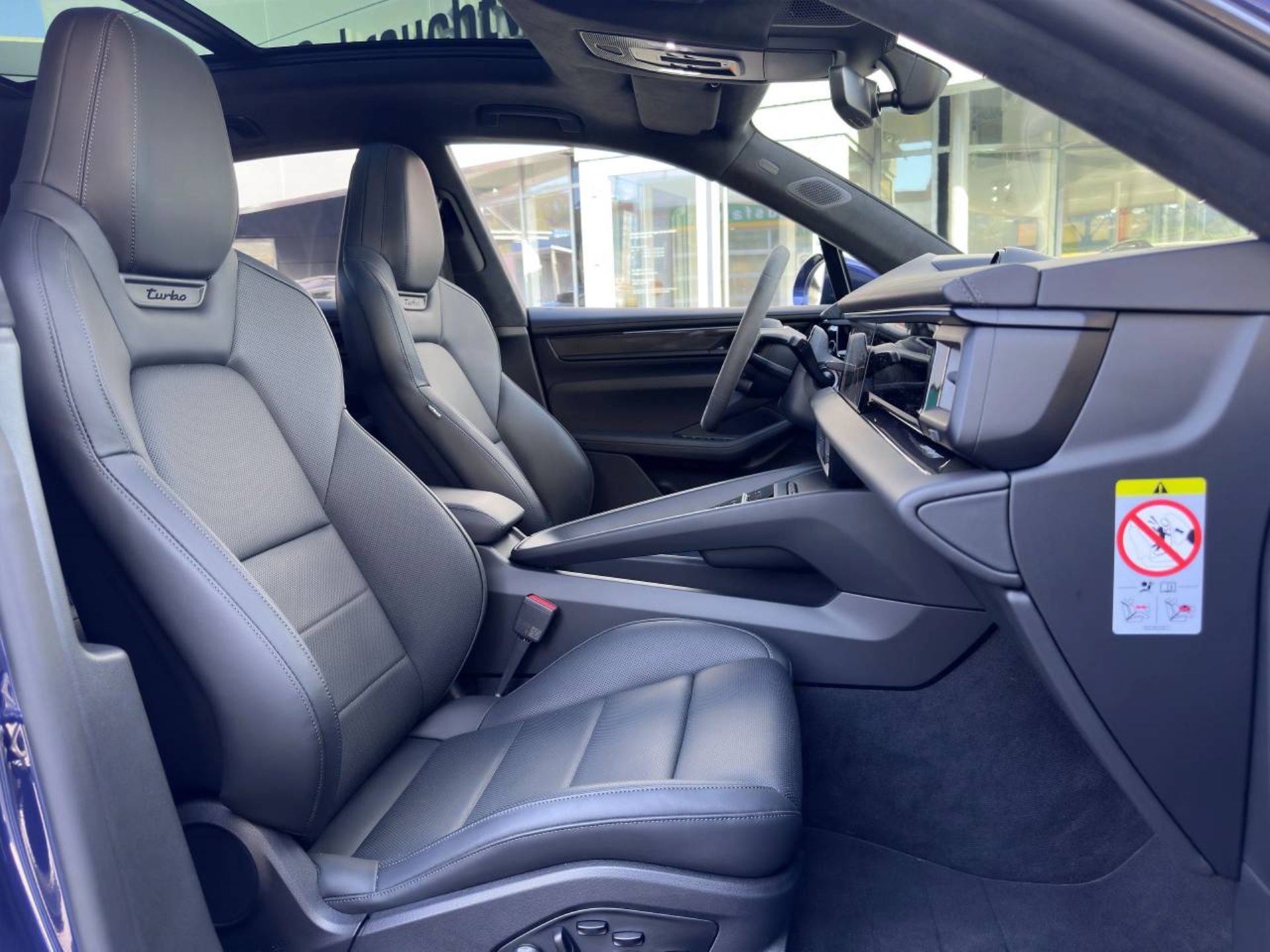 PORSCHE Macan Turbo-image-17