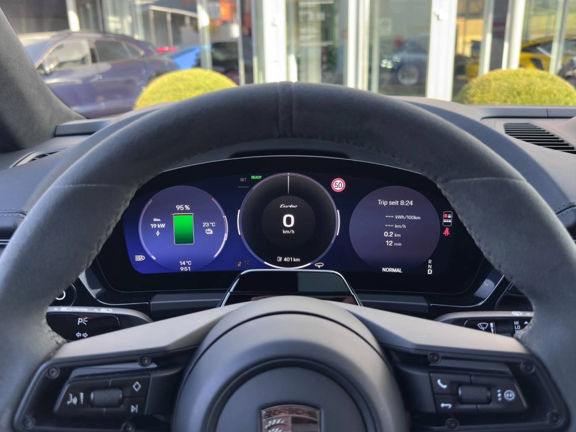 PORSCHE Macan Turbo-image-13