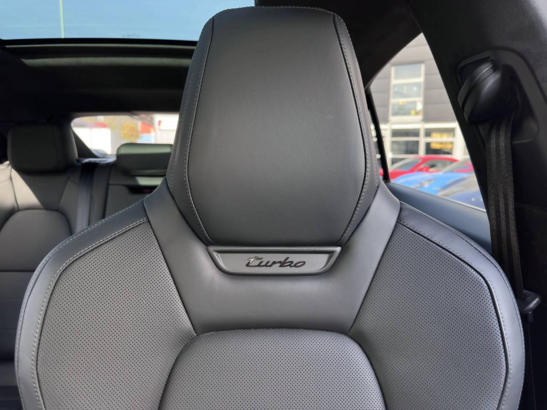 PORSCHE Macan Turbo-image-26