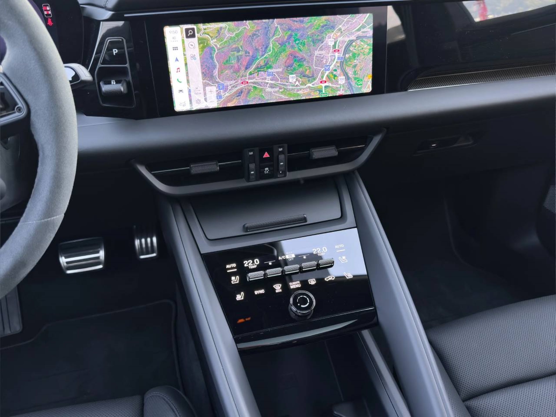 PORSCHE Macan Turbo-image-21