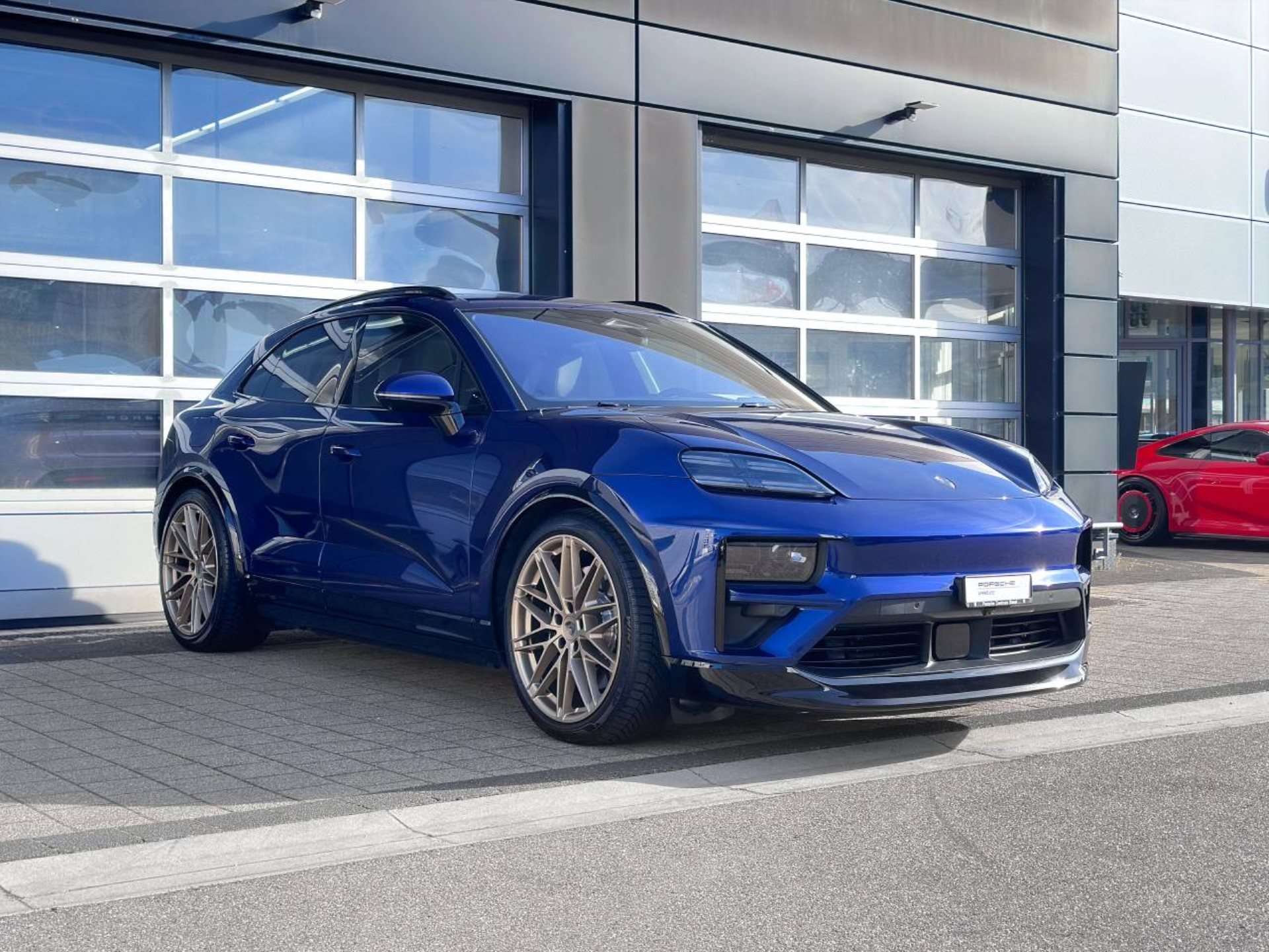 PORSCHE Macan Turbo-image-8