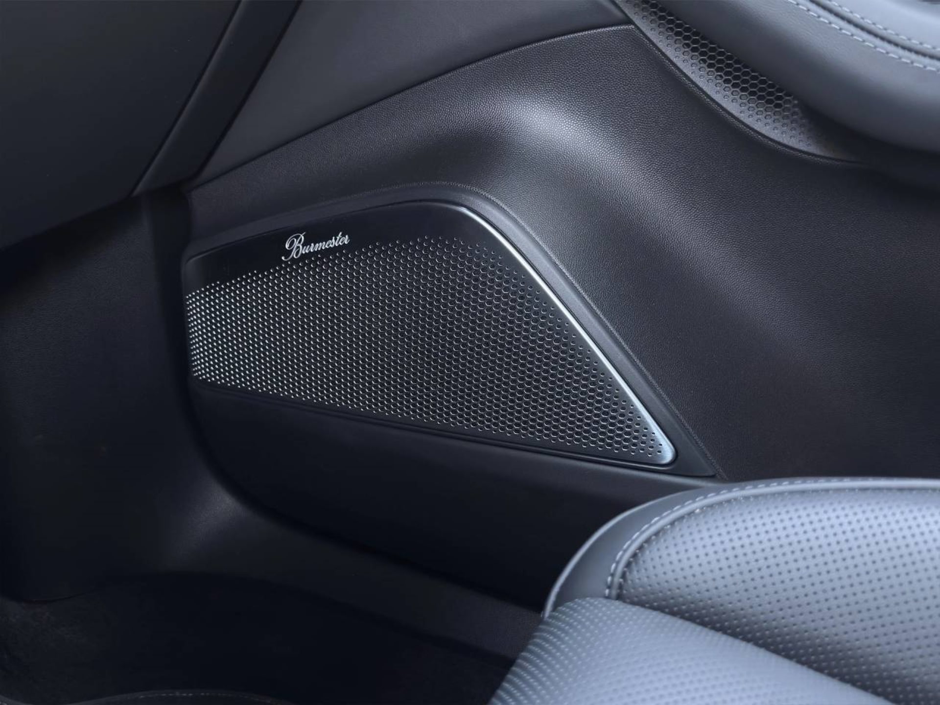 PORSCHE Macan Turbo-image-25