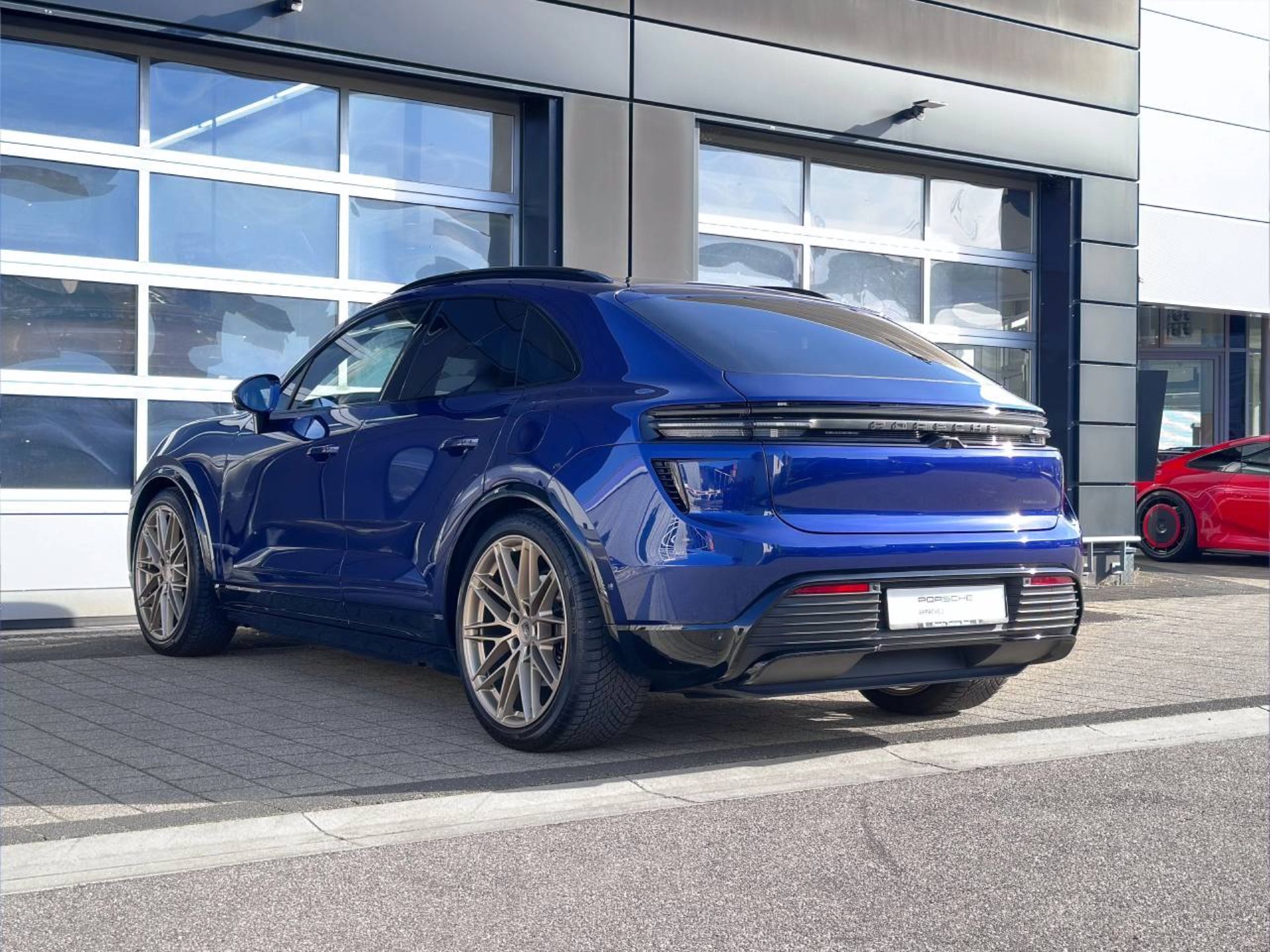 PORSCHE Macan Turbo-image-10